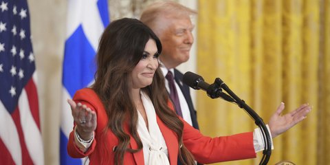 Η Κίμπερλι Γκιλφόιλ με τον Ντόναλντ Τραμπ