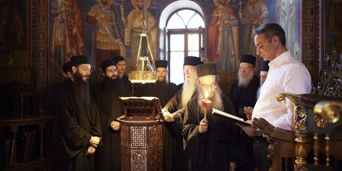 Στην Ιερά Μονή Σίμωνος Πέτρας ο Κυριάκος Μητσοτάκης