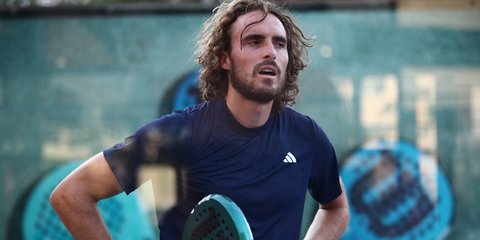 Ο Στέφανος Τσιτσιπάς σε αγώνα πάντελ