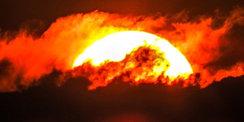 Ηλιοβασίλεμα σαν «φωτιά» 