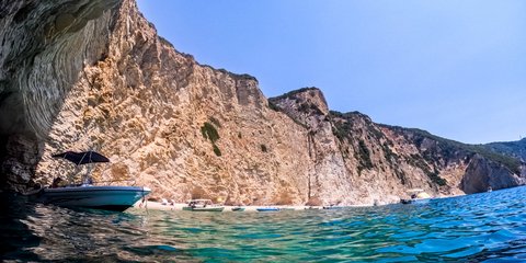 Καλοκαιρινό τοπίο στην παραλία Στελάρι, στην Κέρκυρα