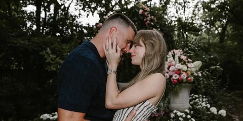 Η Τέιλορ Σουίφτ αρραβωνιάστηκε τον Τράβις Κέλσι