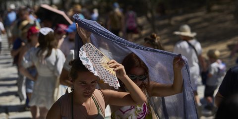 με βενταλιες στη ζέστη