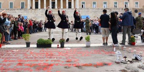 «Πόλεμος» κυβέρνησης-αντιπολίτευσης για την τροπολογία για τον Άγνωστο Στρατιώτη