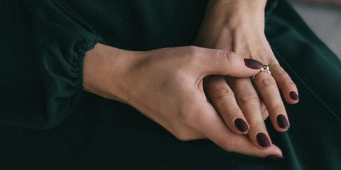 Φθινοπωρινό μανικιούρ: Σοκολάτα και κανέλα για ζεστά, κομψά και μοντέρνα νύχια