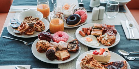 Κυριακάτικο brunch στο roof garden του Hilton Garden