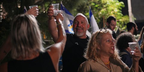Πανηγυρισμοί Ισραηλινών μετά τη συμφωνία για το τέλος του πολέμου στη Γάζα