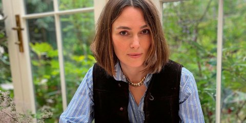 Η Κίρα Νάιτλι ζωγραφιζει