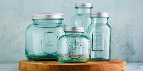 Γυάλινα βάζα σε διάφορα μεγέθη / Φωτογραφία: Shutterstock