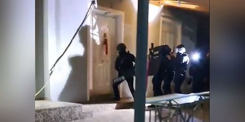 Έφοδος αστυνομικών σε σπίτι Ρομά