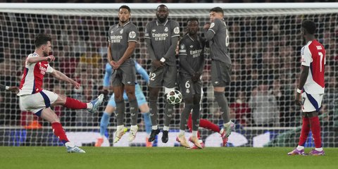 Η τρομερή εκτέλεση φάουλ του Ντέκλαν Ράις στο Άρσεναλ-Ρεάλ Μαδρίτης