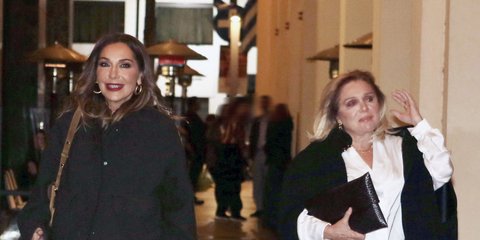 Δέσποινα Βανδή και Μαρία Καβογιάννη στο θέατρο