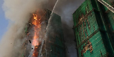 Μεγάλη πυρκαγιά ξέσπασε σε κτίριο στο Χόνγκ Κονγκ.