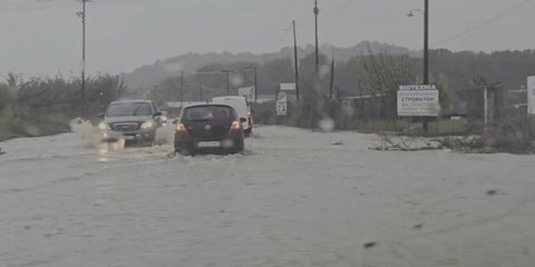 Πλημμυρισμένοι δρόμοι στην Ηγουμενίτσα από την κακοκαιρία