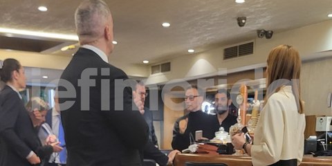 Καφεδάκι στο Κολωνάκι για την Ρομπέρτσα Μέτσολα