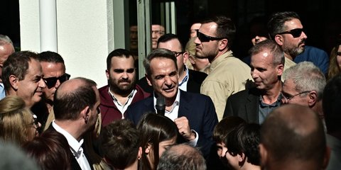 Περιοδεία στην Ελευσίνα έκανε ο Κυριάκος Μητσοτάκης