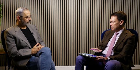 Ο Άγγελος Μόσχοβας συζητά με τον Γιώργο Αράπογλου της Pulse PC 