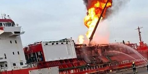 Τουρκικό δεξαμενόπλοιο με 4.000 τόνους υγραερίου χτυπήθηκε στην Οδησσό 