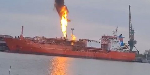 Τουρκικό πλοίο χτυπήθηκε από drones κατά την διάρκεια εκφόρτισης στην Οδησσό