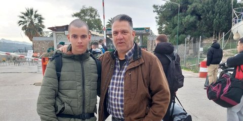 Ο αδικοχαμένος 19χρονος ΕΠΟΠ στη Ρόδο με τον πατέρα του