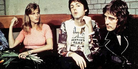 Από τη σκοτεινή εκείνη περίοδο γεννήθηκε και κάτι ακόμη: οι Wings, το συγκρότημα που σχημάτισε με τη Λίντα στις αρχές της δεκαετίας του 1970 και που τον οδήγησε σε μια νέα εποχή δημιουργικότητας / WIKIPEDIA