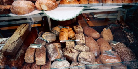 Ποικιλίες ψωμιών σε έναν τυπικό γερμανικό φούρνο