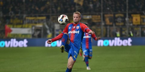 Ο Σούντγκρεν κοντρολάρει τη μπάλα