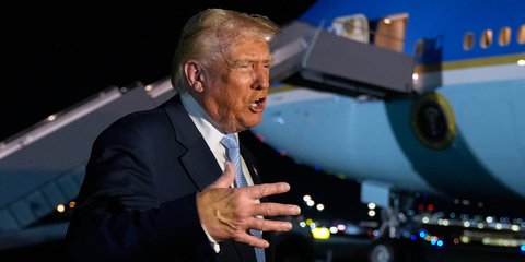 <!-- wp:paragraph --> <p>Ο Ντόναλντ Τραμπ αναφέρθηκε στην πιθανότητα συνομιλιών με το Καράκας, ενώ το Στέιτ Ντιπάρτμεντ ανακοίνωνε παράλληλα πως θα χαρακτηρίσει την 24<sup>η</sup> Νοεμβρίου «τρομοκρατική» οργάνωση υποτιθέμενο καρτέλ του οποίου κατά την Ουάσιγκτον ηγείται ο πρόεδρος της Βενεζουέλας Νικολάς Μαδούρο και ενώ κατέφθασε στην Καραϊβική αεροπλανοφόρο με την ομάδα κρούσης του.</p> <!-- /wp:paragraph -->  <!-- wp:paragraph --> <p>«Θα μπορούσαμε να έχουμε συνομιλίες με τον Μαδούρο και θα δούμε πώς θα 