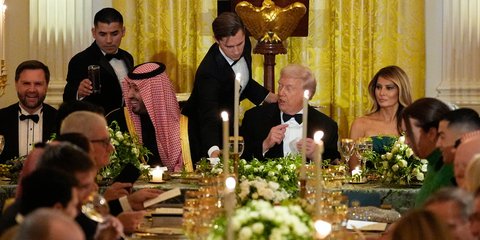 Ο Ντόναλντ Τραμπ παρέθεσε δείπνο προς τιμή του πρίγκιπα διαδόχου της Σαουδικής Αραβίας, Μοχάμεντ μπιν Σαλμάν