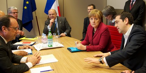 Ο Αλέξης Τσίπρας το 2016, σε συνάντηση με τον τότε Γάλλο πρόεδρο Φρανσουά Ολάντ και την πρώην καγκελάριο Μέρκελ