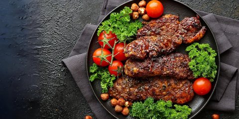 Χοιρινές μπριζόλες με σάλτσα μπάρμπεκιου / Φωτογραφία: Unsplash