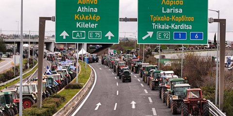 Μετ' εμποδίων και σήμερα η έξοδος των εκδρομέων λόγω των αγροτικών μπλόκων