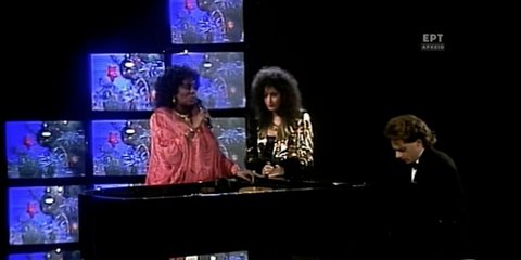 Όταν η Άννα Βίσση και η Gloria Gaynor τραγούδησαν μαζί την «Άγια Νύχτα» σε εορταστική εκπομπή της ΕΡΤ