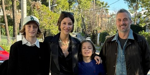 Σοφία Καρβέλα: Στην Αθήνα για τα Χριστούγεννα μαζί με τον Θανάση Πανουργιά και τα παιδιά τους