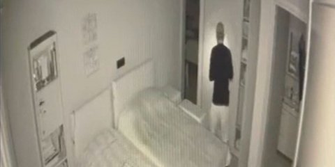 Ο 39χρονος Αλβανός την ώρα που κλέβει σπίτι στο Ψυχικό