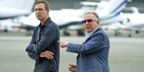 Ο γαμπρός του Ντόναλντ Τραμπ, Τζάρεντ Κούσνερ και ο ειδικός απεσταλμένος του Λευκού Οίκου, Στιβ Γουίτκοφ