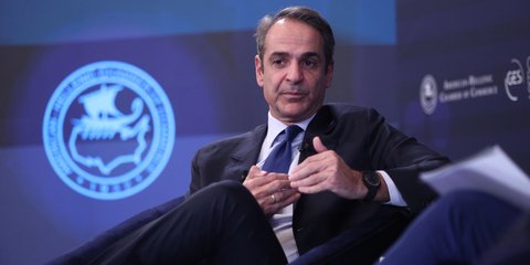 Ο Κυριάκος Μητσοτάκης στη συζήτηση με τον πρόεδρο του Ελληνοαμερικανικού Εμπορικού Επιμελητηρίου, Γιάννη Σαρακάκη /