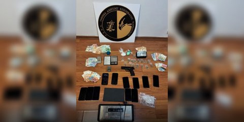 Τα  κατασχεθέντα της αστυνομίας από την οργάνωση που διακινούσε ναρκωτικά σε σχολεία