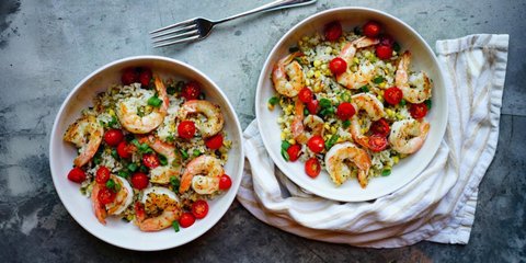 Πιλάφι με γαρίδες και ντοματίνια / Φωτογραφία: Unsplash