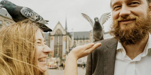 Η bird theory, όπως ονομάστηκε στα κοινωνικά δίκτυα, δεν γεννήθηκε στο TikTok, αλλά εκεί απέκτησε την ταχύτητα και τη δημοσιότητα που την μεταμόρφωσαν από ερευνητική παρατήρηση σε μέτρο συναισθηματικής οικειότητας / SHUTTERSTOCK