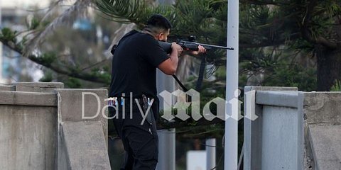 Ο ένας από τους δύο δράστες του μακελειού στο Σίδνεϊ 