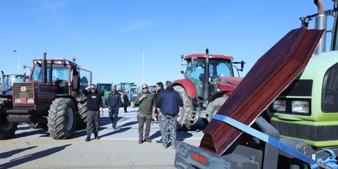αγροτες τρακτερ μαλγαρα