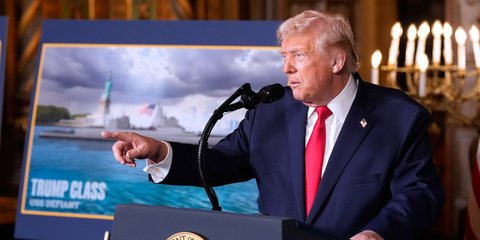 Ο Τραμπ παρουσίασε τα νέα υπερσύγχρονα πλοία του Πολεμικού Ναυτικού