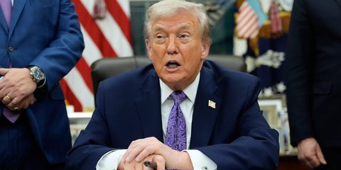 Ο πρόεδρος των ΗΠΑ, Ντόναλντ Τραμπ, στο Οβάλ Γραφείο