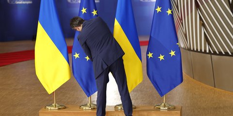 Σημαίες της Ουκρανίας και της ΕΕ 