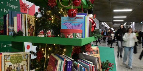 Δανειστική βιβλιοθήκη στο μετρό Συντάγματος