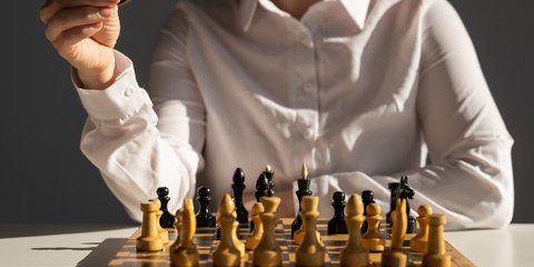 Γυναίκα που παίζει σκάκι 