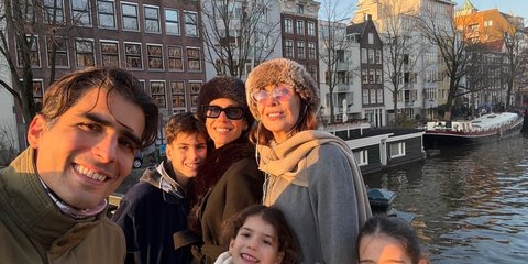 Η Κατερινά Διδασκάλου μαζί με την οικογένειά της στο Άμστερνταμ