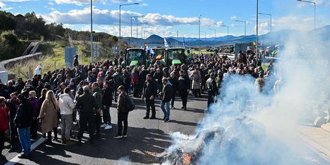 Αποκλεισμός αγροτών στα Τέμπη