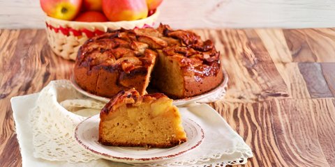 Ανάποδη μηλόπιτα κέικ / Φωτογραφία: Shutterstock